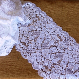 Scalloped Lace Table Runner